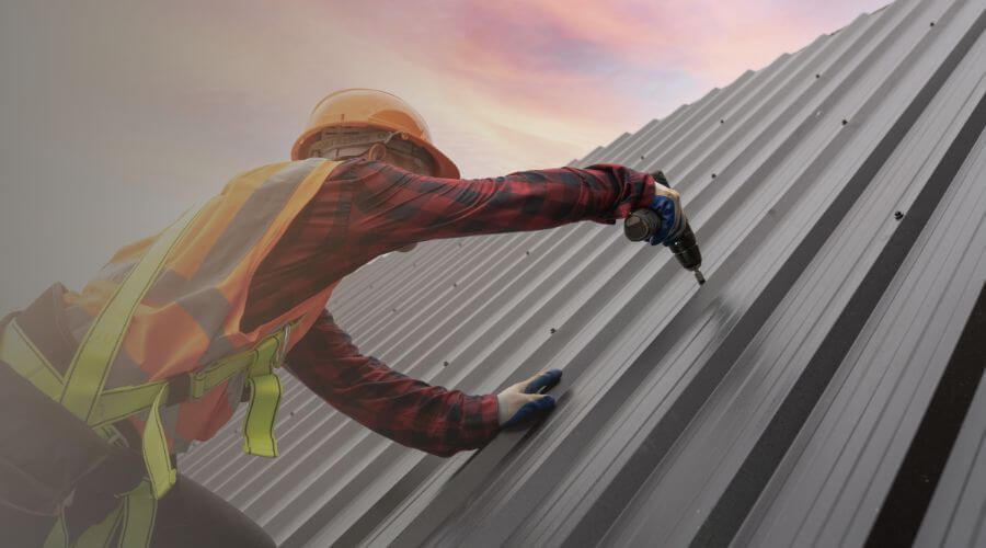 Professional gutter cleaning in Russell, IA